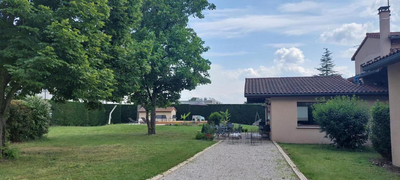Etesia Hotel Feurs Exterior photo
